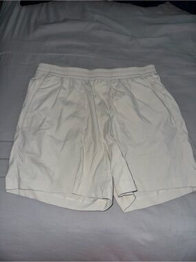lululemon men’s bowline shorts 5” size Large